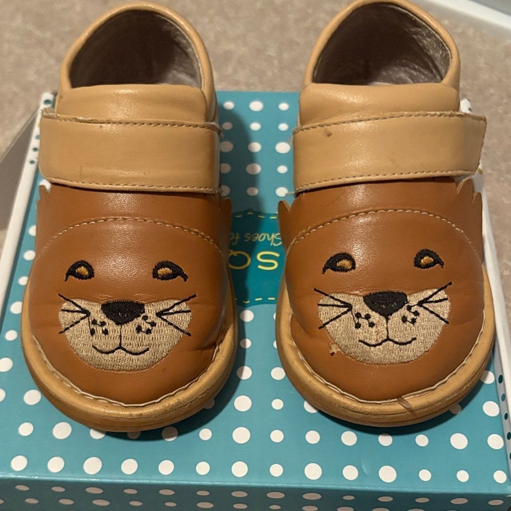 Wee Squeak “Leo the Lion” Toddler Squeaky Shoes (size 9 Toddler)